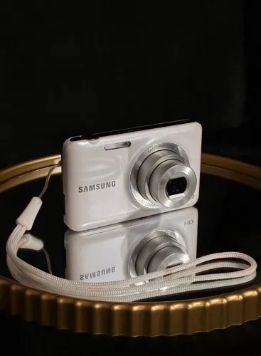 Câmera Digital Samsung branca-perolada