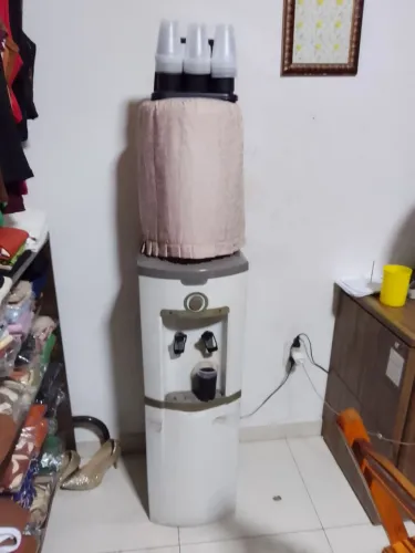 Vendo gelagua,Esmaltec ,na cor branca