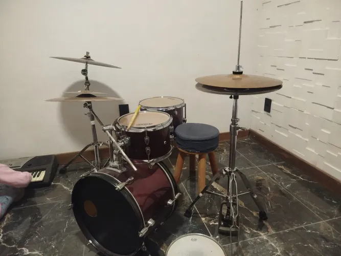 Bateria Acústica reduzida.
