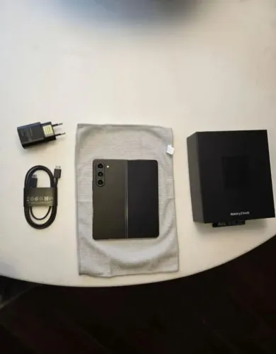 Galaxy Z Fold5 1TB Preto - Celular Premium, 12GB RAM