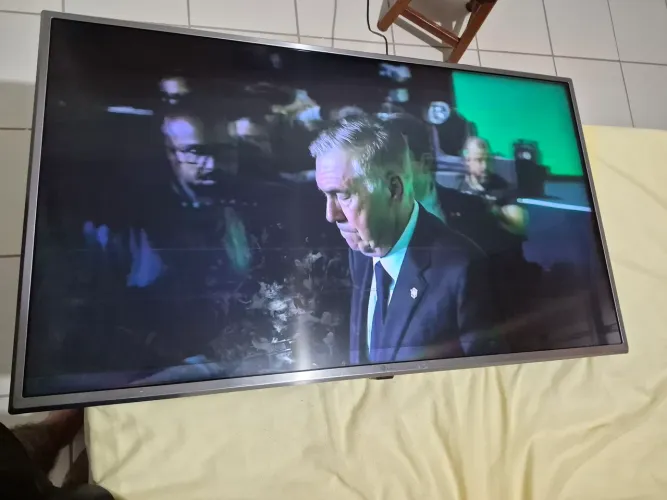 TV 43 4K LG. Listra na TELA