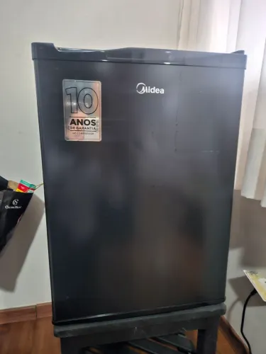 Frigobar praticamente zero. 3 meses de uso.