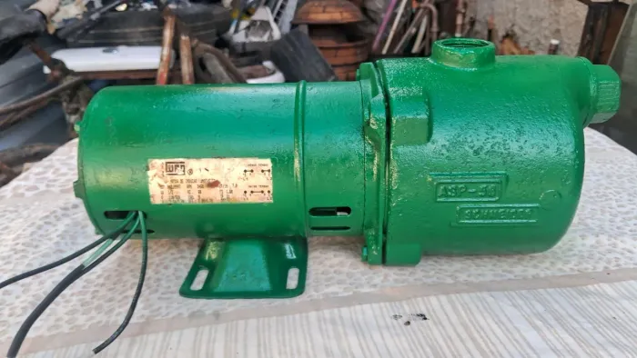 Bomba d'água auto aspirante Schneider de 1/2 CV 127V
