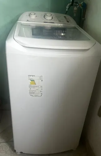 Máquina de lavar em bom estado