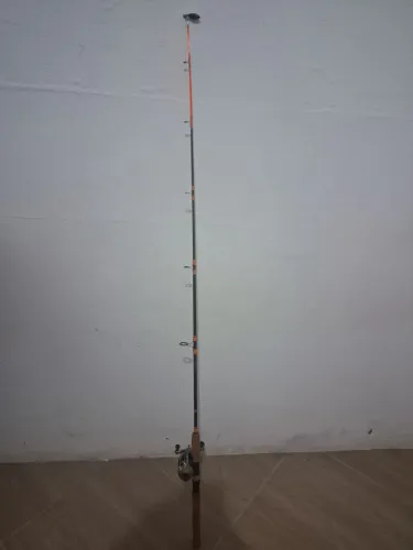 Vendo vara de pesca com carretilha