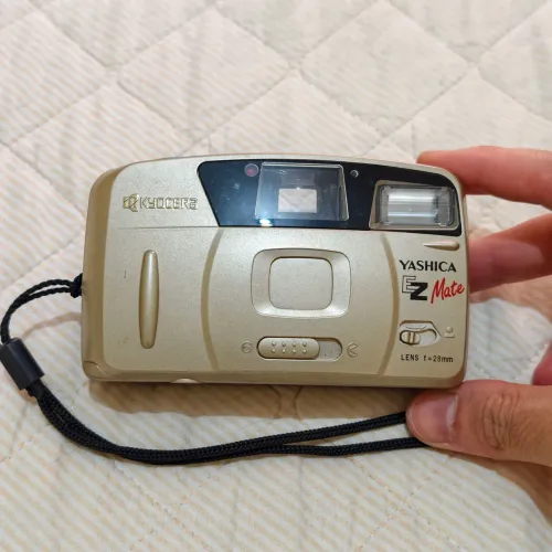 Câmera Fotográfica Vintage - Yashica EZ Mate