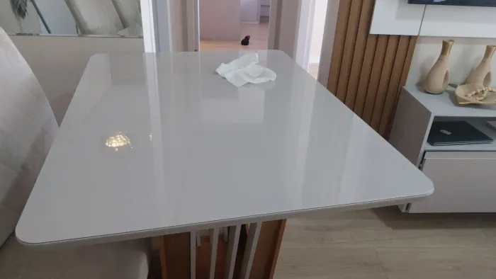 Vendo mesa quadrada com 4cadeiras tamanho de 120 por 1300reais.