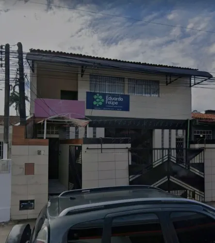 Aluga-se sala comercial no Farol