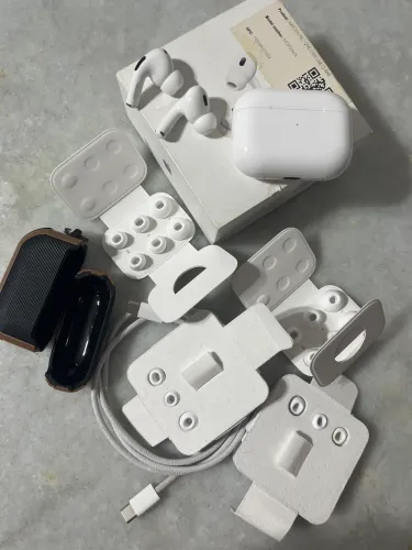 AirPods Pro 2 USB-C com ponteiras extras e capinha