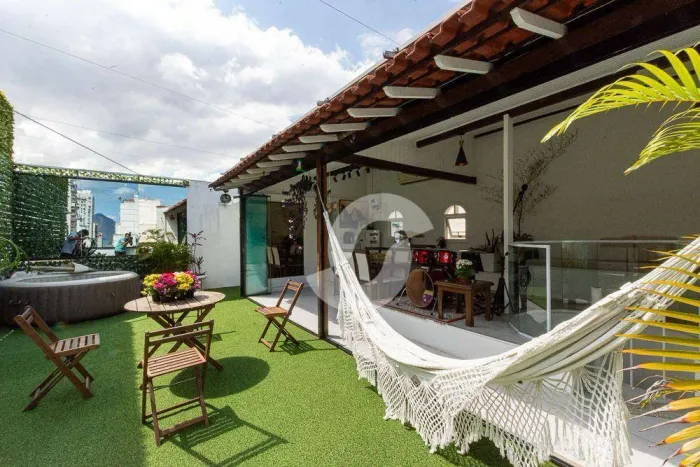 Cobertura duplex com 2 quartos e vista praia de Icarai - 1450 mil
