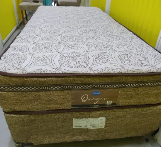 Vendo Cama Box solteiro