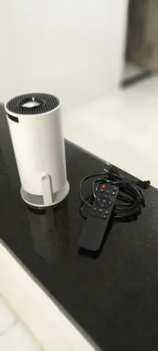 Projetor Smart em ótimo estado - Netflix/YouTube + Controle
