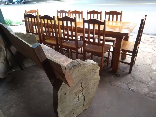 Mesa com cadeiras 100% de peroba 