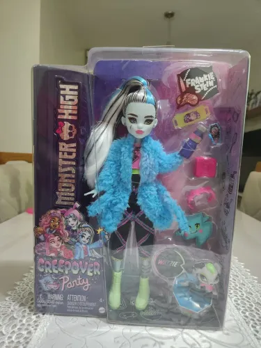 Monster High Creepover Party - Frankie Stein