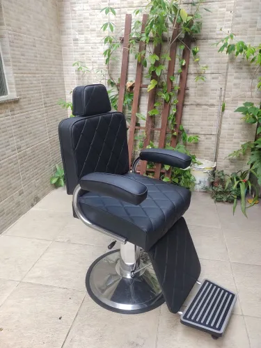 CADEIRA POLTRONA DE SALÃO E BARBEARIA RECLINÁVEL