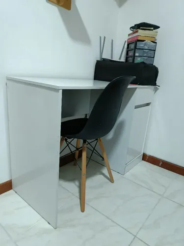 Mesa com cadeira 