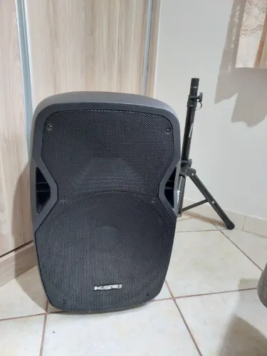 CAIXA KSR K815 15 POLEGADAS (CONEXÃO BLUETOOTH, FM, MIC, LINE, ETC..)+ TRIPÉ