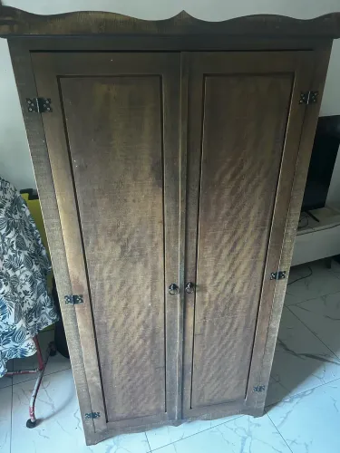 Vendo guarda roupas vintage de madeira maciça, cabala