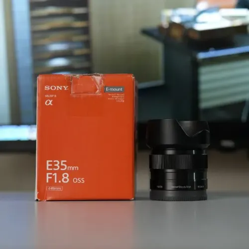 Lente Sony 35mm F/1.8 Oss E-mount / 18x de R$187,85