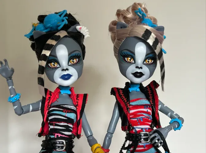 Reservadas Monster high zombie shake gemeas