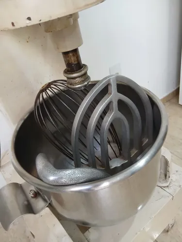 Amassadeira elétrica 20 lt (oportunidade)