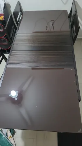 mesa de jantar e cadeiras