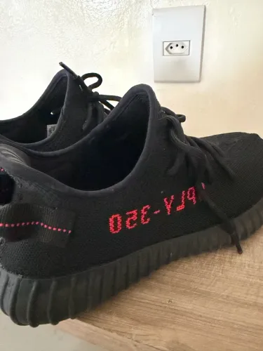 Adidas Yeezy Boost 350 v2 Bred