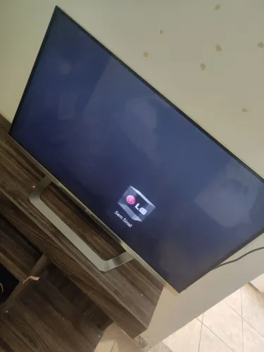 TV 43 LG 3D com óculos e 2 controles.SEM SOM + Raque de brinde