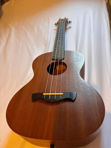 Ukulele Tagima 23k