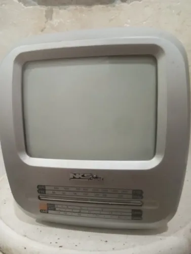 Mini TV da marca NKS Sound para retira de peças.