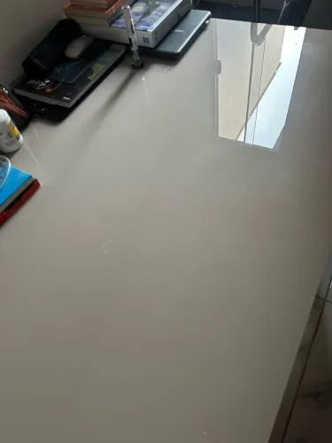 Mesa de jantar com tampo de vidro 