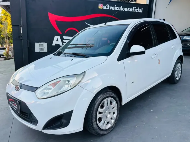 Ford Fiesta 1.0 Rocam SE Plus Hatch 8V Flex 4P Manual 2014