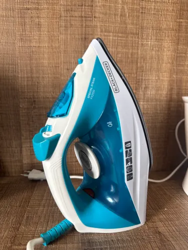 Ferro de passar Black+Decker a vapor