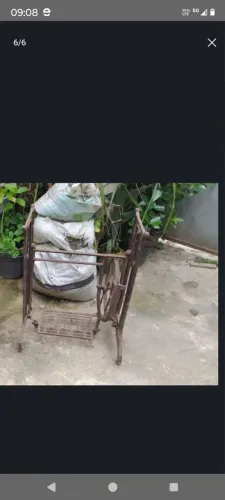 Pe de máquina de costura antigo