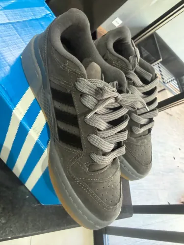 Tênis Adidas