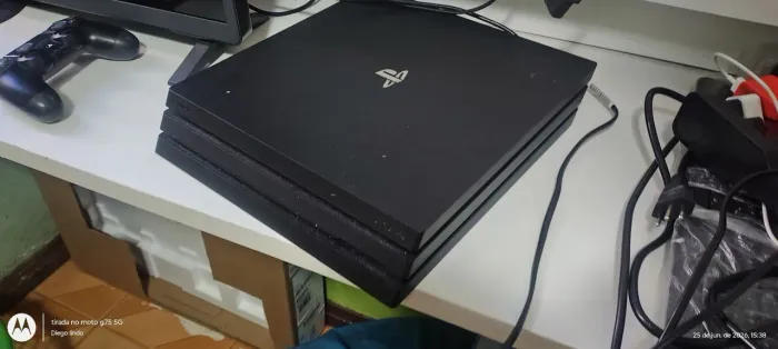Ps4 pro + 12 jogos ( sem controle )