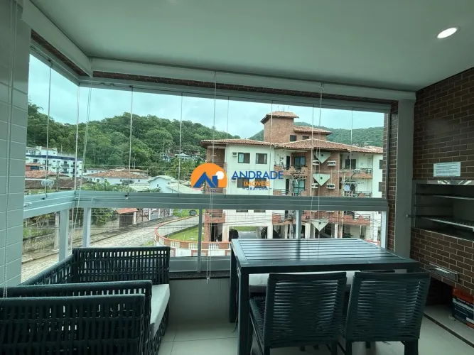 Apartamento Mobiliado com Varanda Gourmet a 200 Metros da Praia das Toninhas.