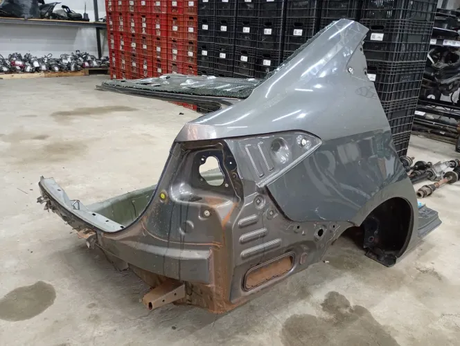 LATERAL TOYOTA YARIS SEDAN 2024 TRASEIRA DIREITA