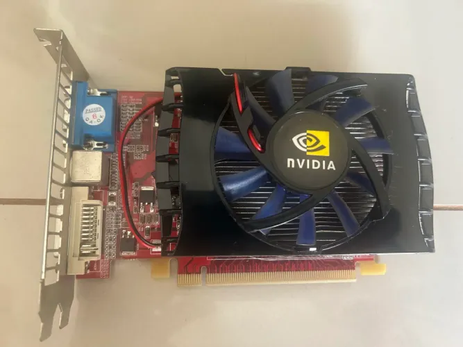 Placa de video nvidia 8400 1g