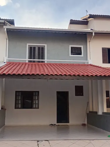 Sobrado em Condomínio 2 suistes 3 wc 2 vagas coberta monitoramento 24hrs portão auto