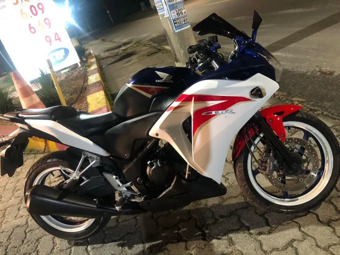 Moto CBR 250 2012 A VENDA.