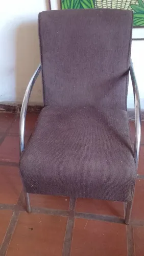 Poltrona de tecido marrom 