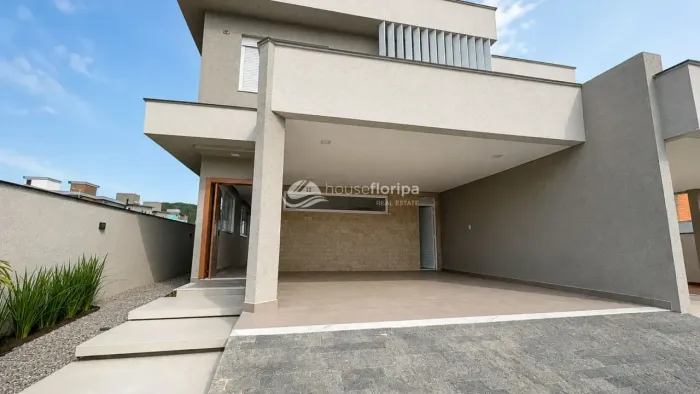 Casa de Alto Padrão com 3 Suítes, Piscina, Energia Solar e Acabamentos Premium no Villa Pa