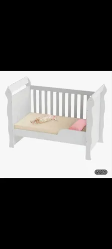 Berço que vira cama .não entrego pequena avaria