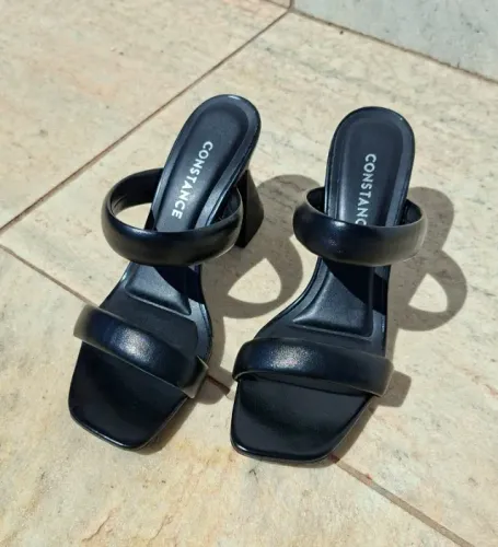 Tamanco Constance Preto Salto Bloco Tiras Acolchoadas Tam 34