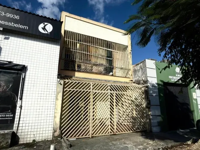 Alugo Casa Com 2 Pavimentos Próximo ao Líder