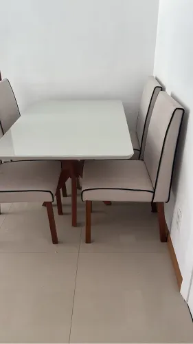 Mesa 4 cadeiras