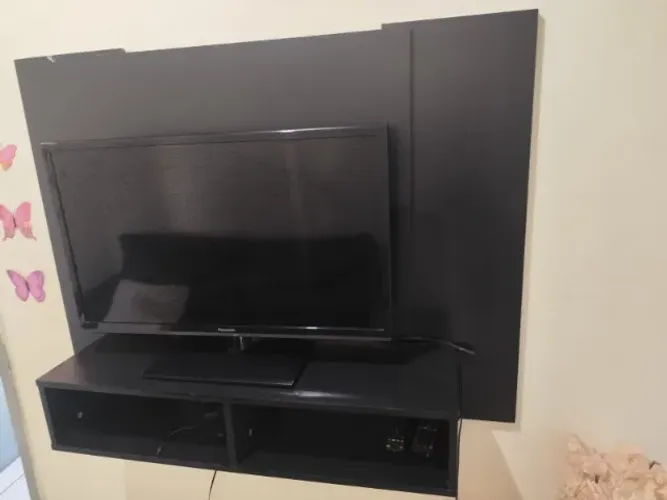 TELEVISÃO SEMI NOVA 32 COM PAINEL NOVO