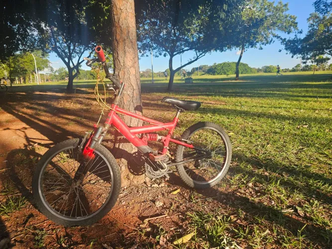 Bicicleta aro 20 c/ amortecedor