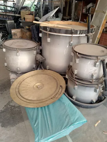 Bateria RMV usada boas condição! 4 pratos da Orion boa qualidade! Chama pra sair logo 1500